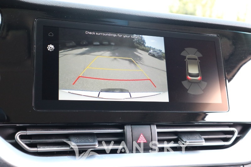 250914120519_2022 Kia Niro EV SX Touring White 26.JPG